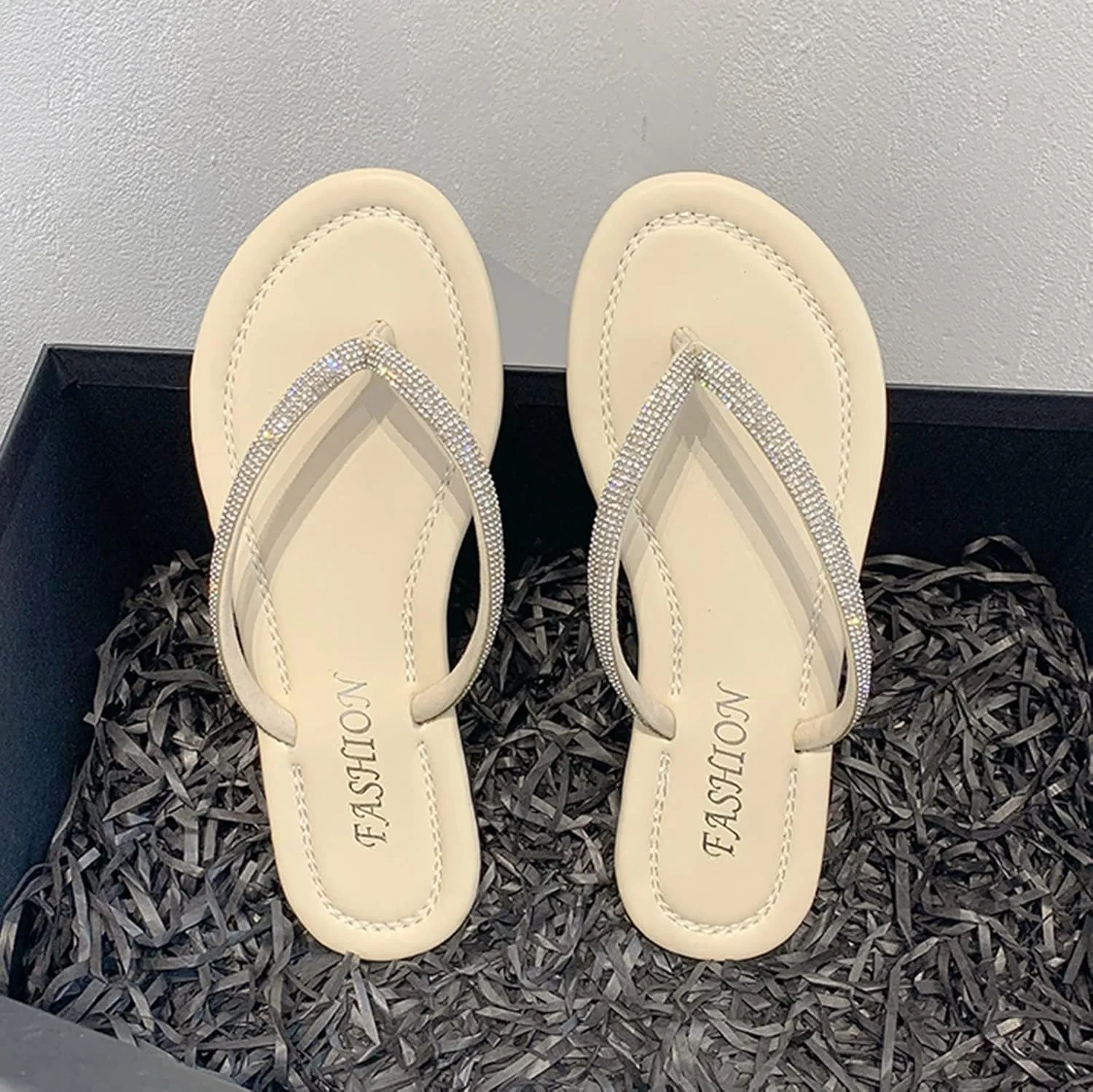 2025 Flip Flops Thong Sandals Women's Rhinestone Slippers Stylish Beach Resort Flat Sandal Slides Fashion Footwear