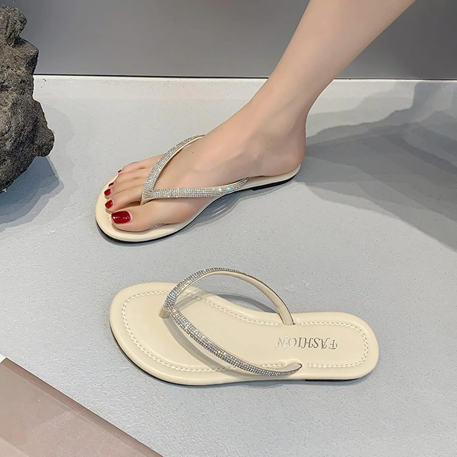 2025 Flip Flops Thong Sandals Women's Rhinestone Slippers Stylish Beach Resort Flat Sandal Slides Fashion Footwear