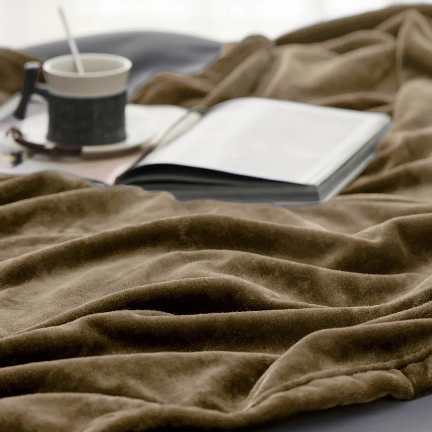 Bedsure Fleece Throw Blanket Camel - 300GSM Blankets for Couch, Sofa, Bed, Soft Lightweight Plush Cozy Throws for Toddlers, 50x60 inches