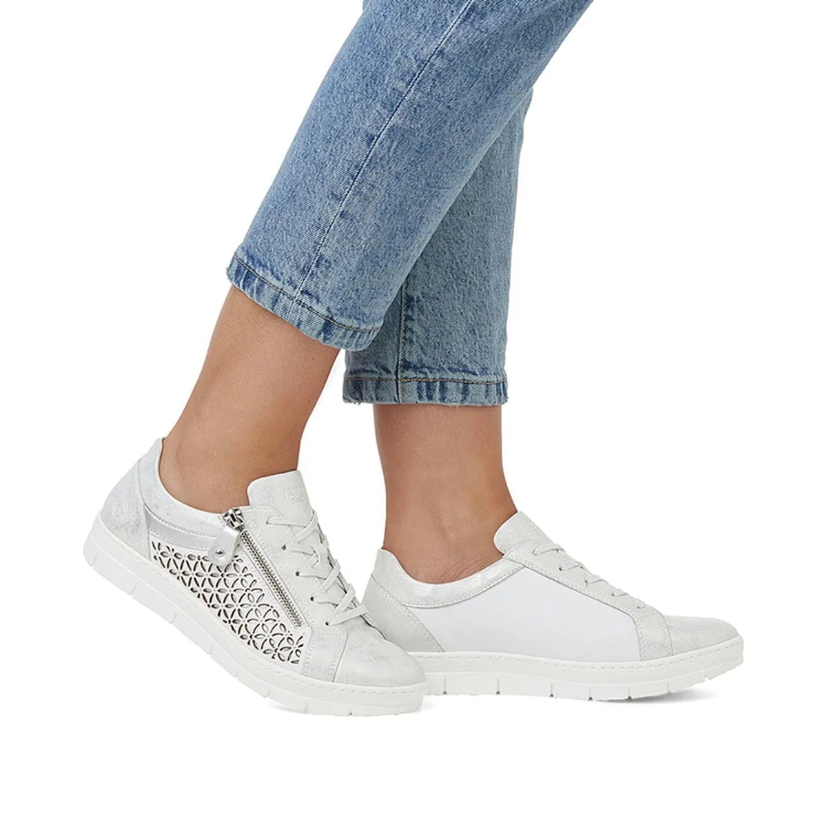 D5830 Lace Up Sneakers