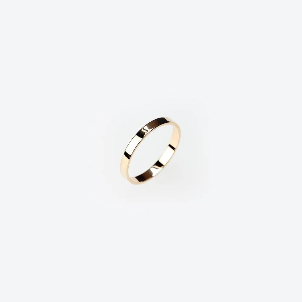 ESSENTIAL GOLD FLAT BAND RING