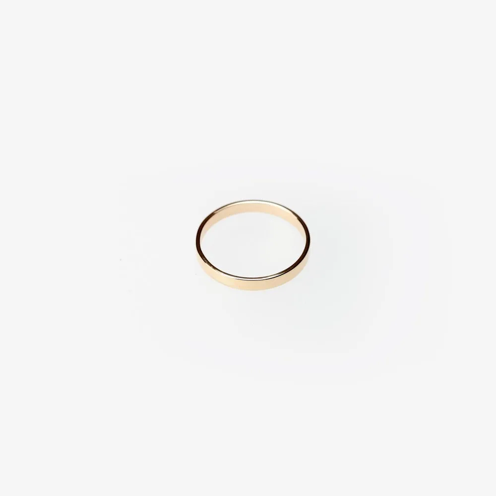 ESSENTIAL GOLD FLAT BAND RING