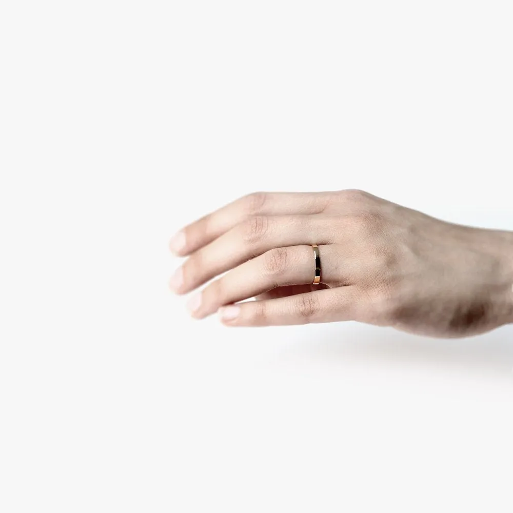 ESSENTIAL GOLD FLAT BAND RING
