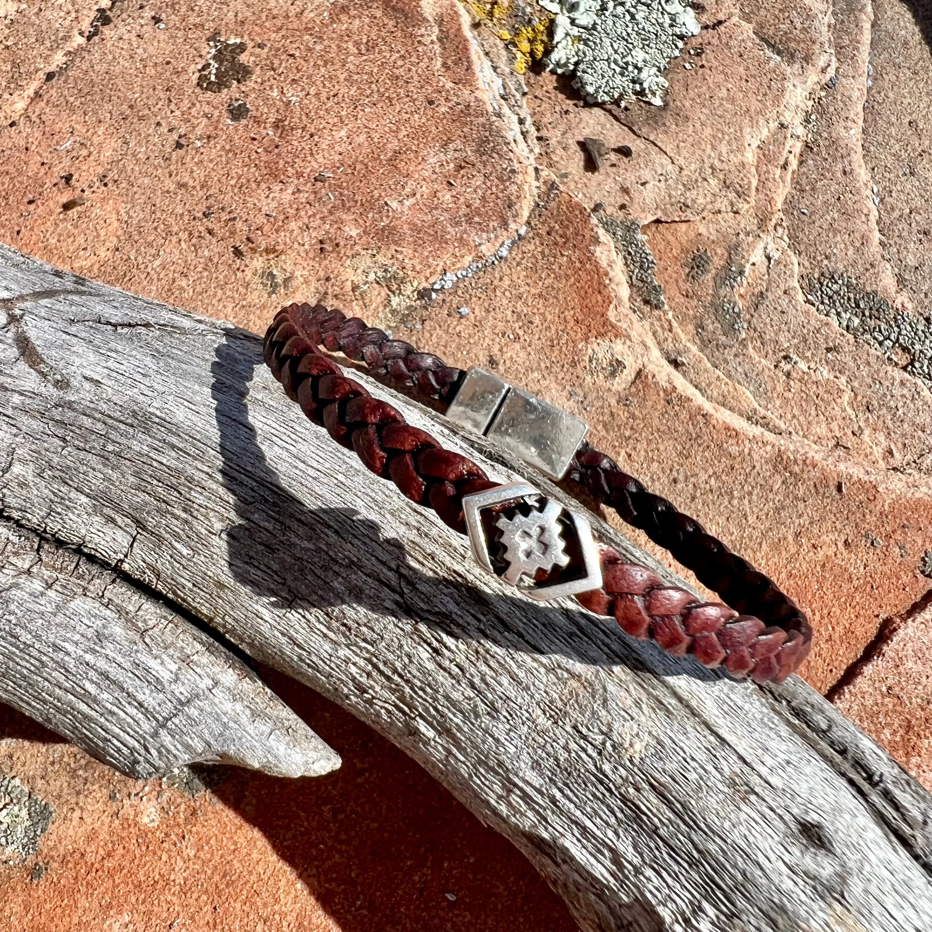 Flat braided leather bracelet - brown