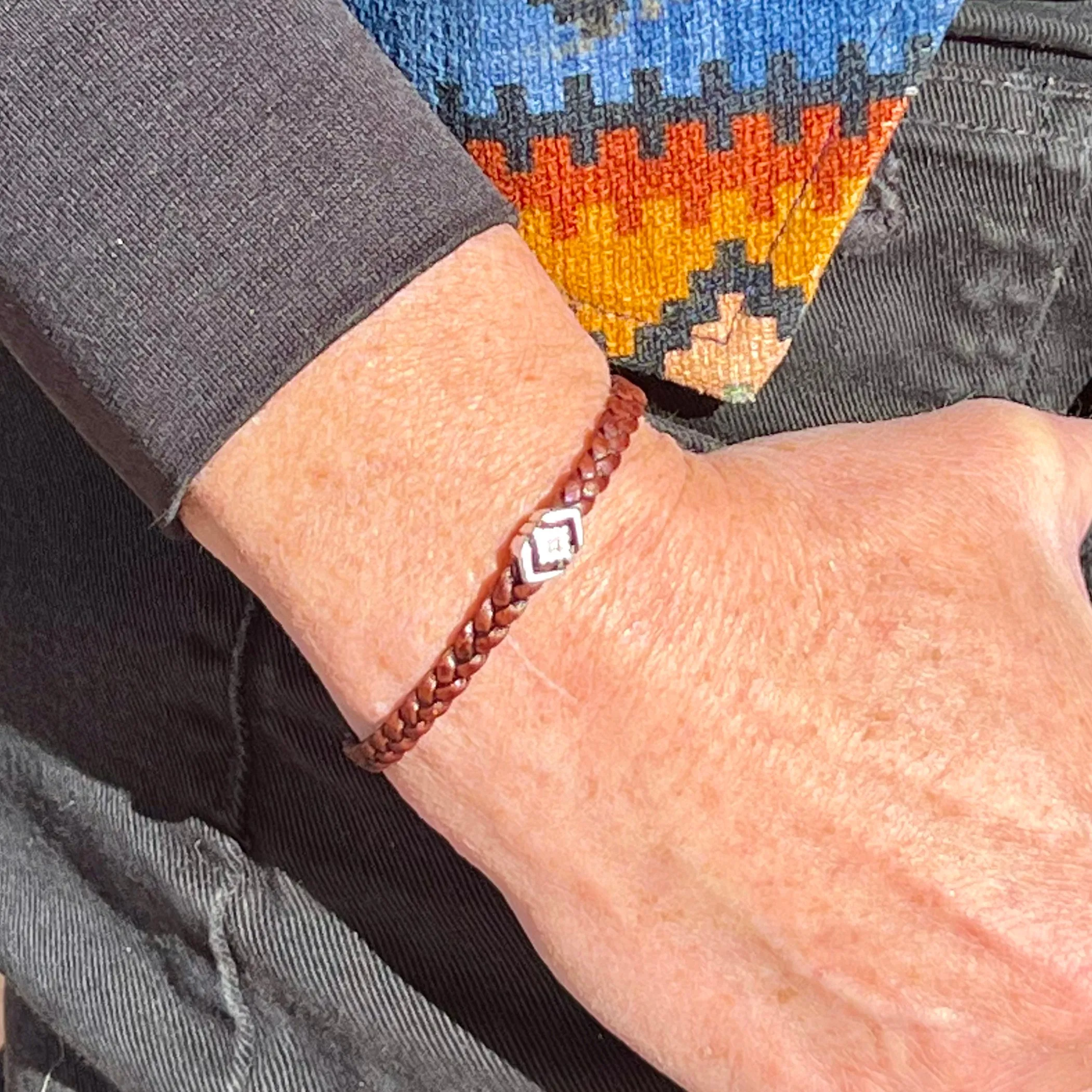 Flat braided leather bracelet - brown