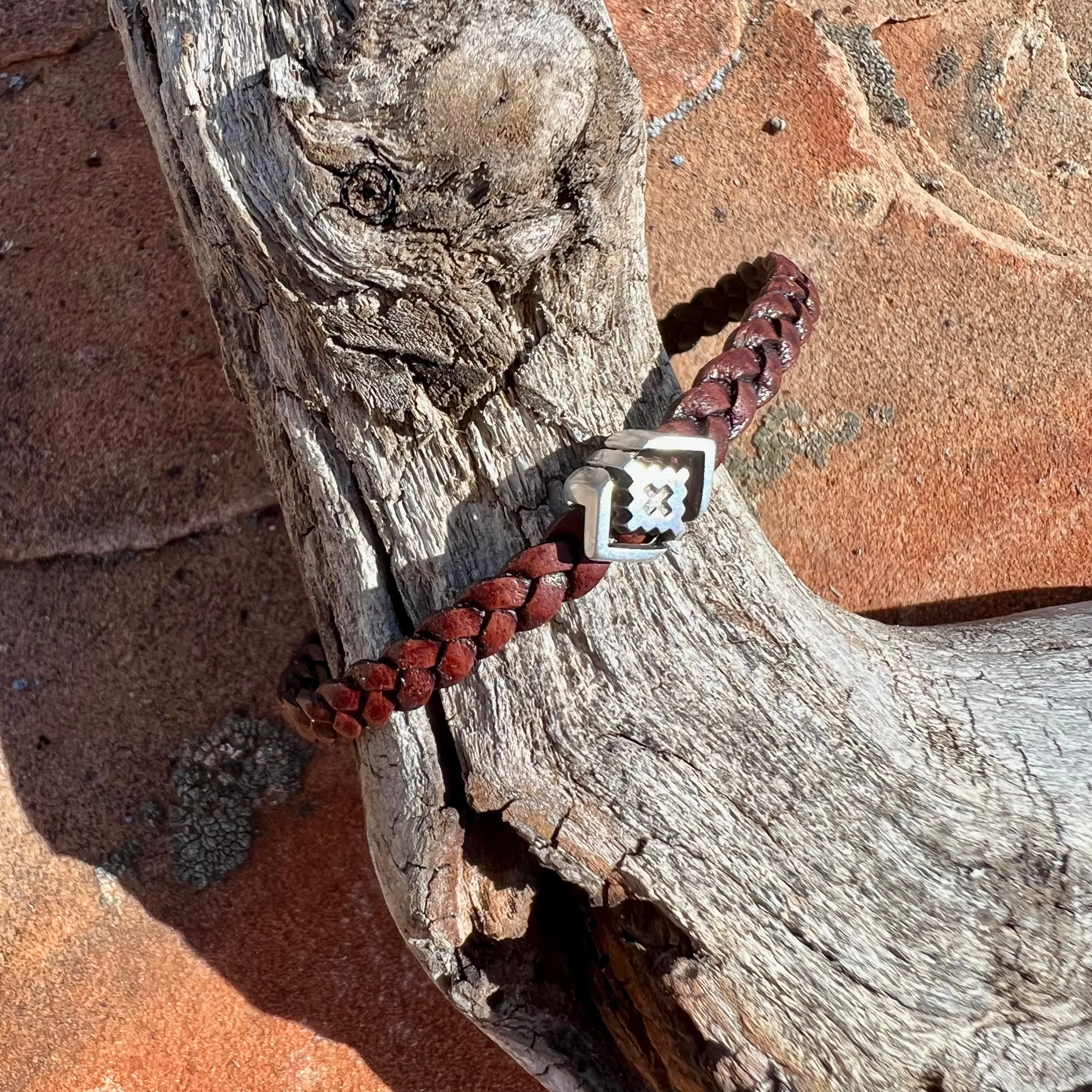 Flat braided leather bracelet - brown
