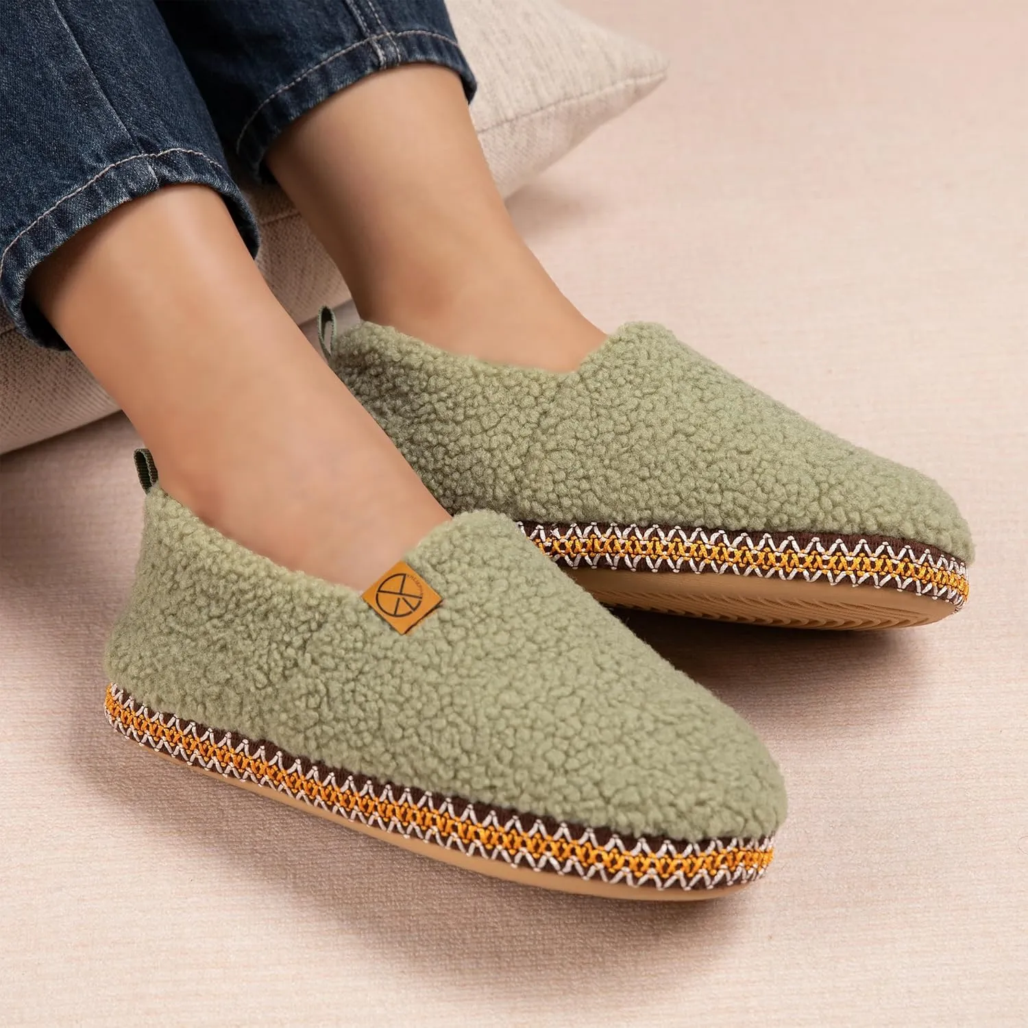 House Slippers for Women Winter Warm House Shoes with Memory Foam Indoor Fuzzy Comfort Anti-Skid Soft Loafer Shoes