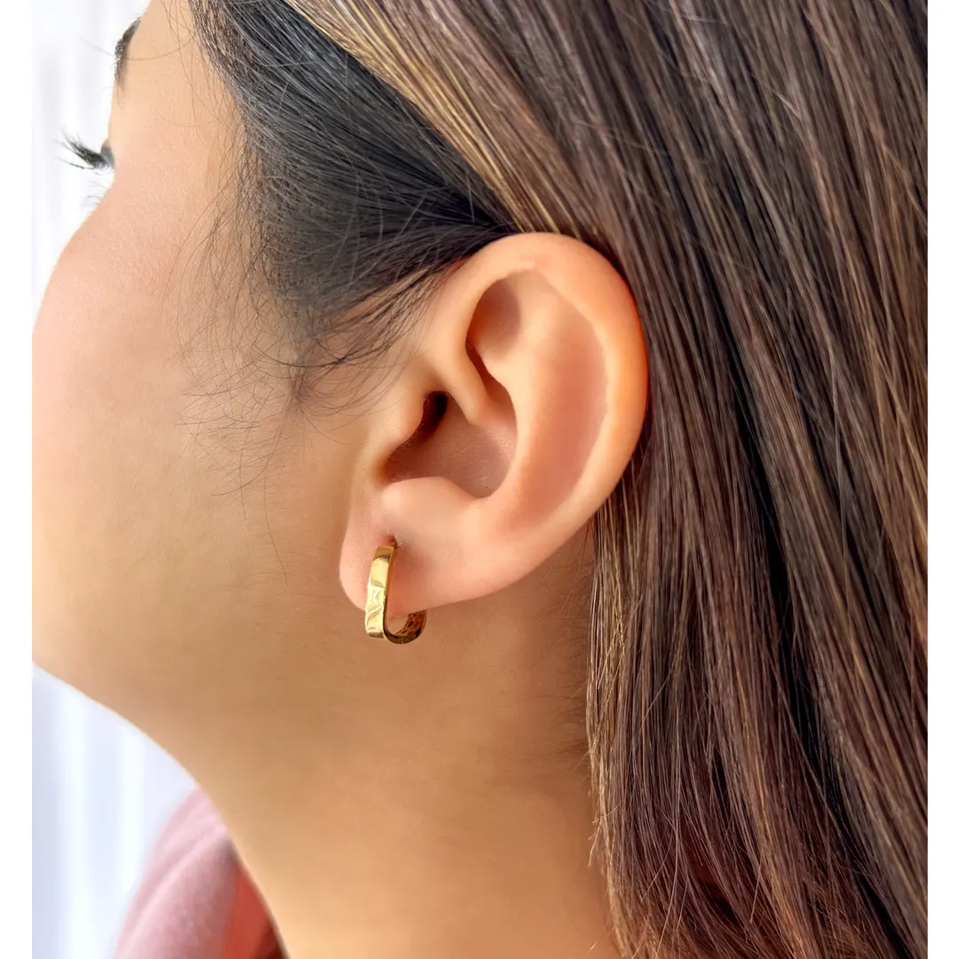 Mini Flat Curvy Hoops