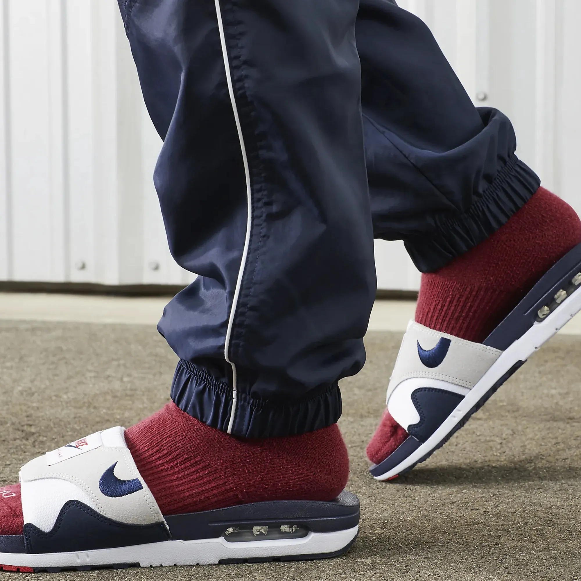 Nike | AIR MAX 1  { WHITE/OBSIDIAN-LT NEUTRAL GREY/UNIVERSITY