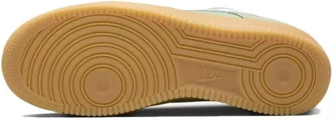 Nike Men's Air Force 1 '07 Lv8 Sneaker