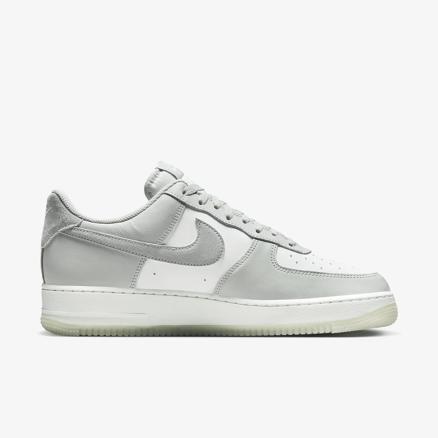 Nike Men's Air Force 1 '07 Lv8 Sneaker