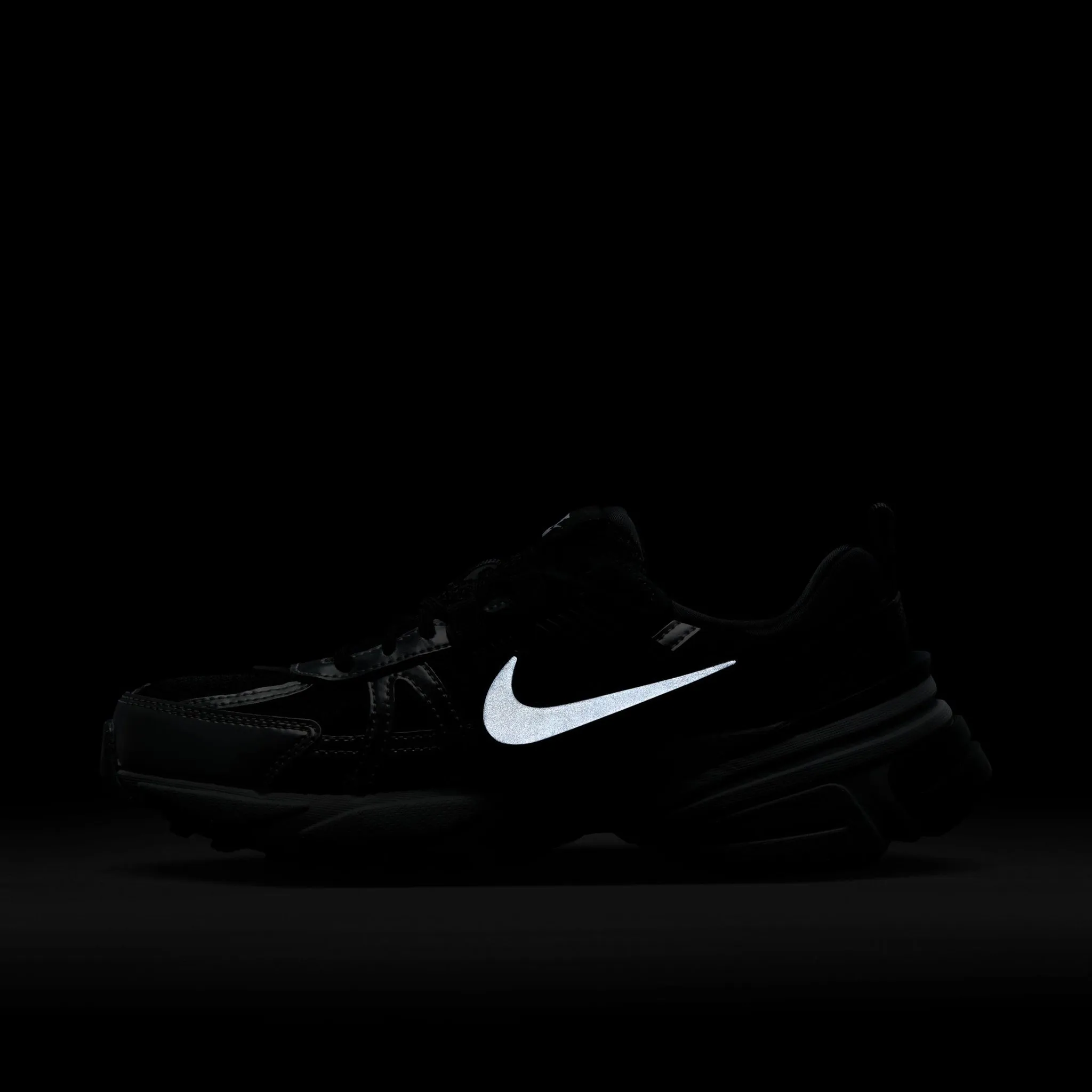 Nike Women's V2K Run Black / Metallic Silver - Anthracite