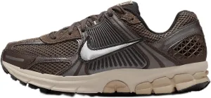 Nike Zoom Vomero 5 Women's Shoes (FN6742-201, Baroque Brown/Light Orewood Brown/Hemp/Chrome) Size 6.5