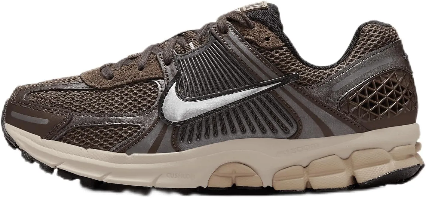 Nike Zoom Vomero 5 Women's Shoes (FN6742-201, Baroque Brown/Light Orewood Brown/Hemp/Chrome) Size 6.5