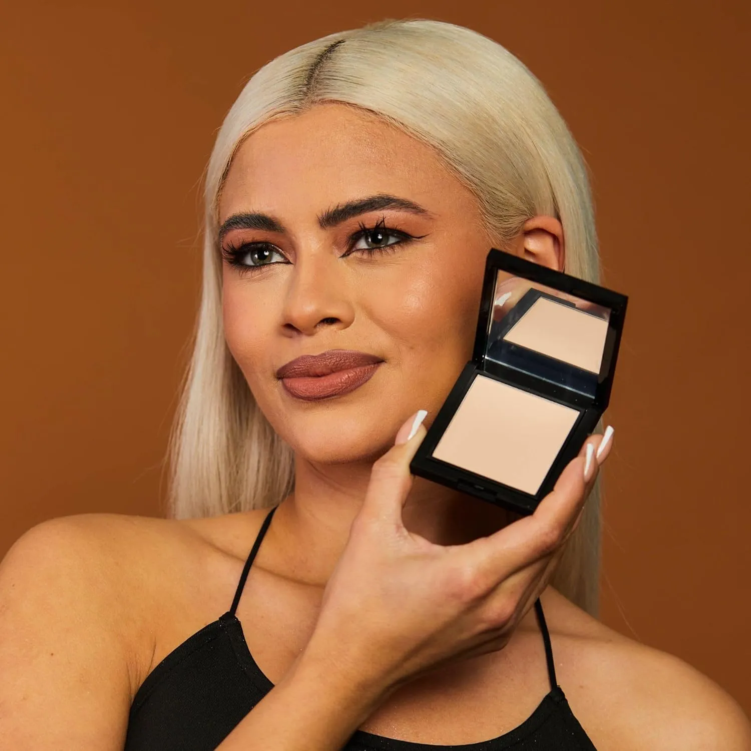 REINA REBELDE Perla Translucent Pearl Shade On Your Face Finishing Powder | Enriched with Avocado and Rose Oil | Smooth, Blending Matte Finish | Long-lasting | Cruelty Free and Vegan Pearl shade