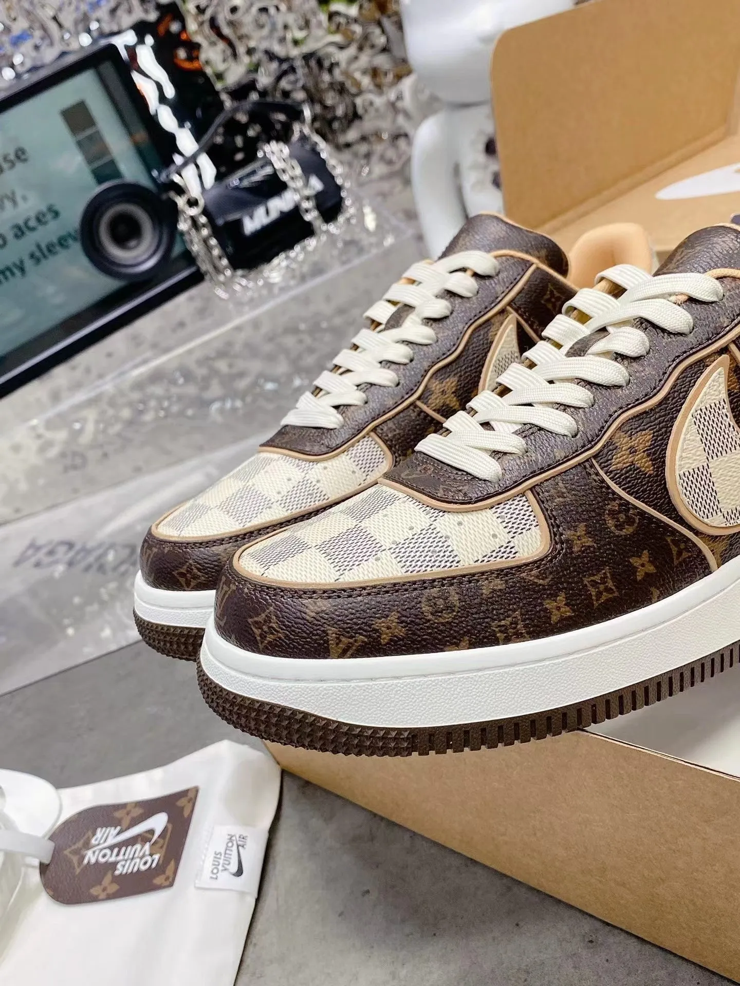 Stylish high quality flat sneakers
