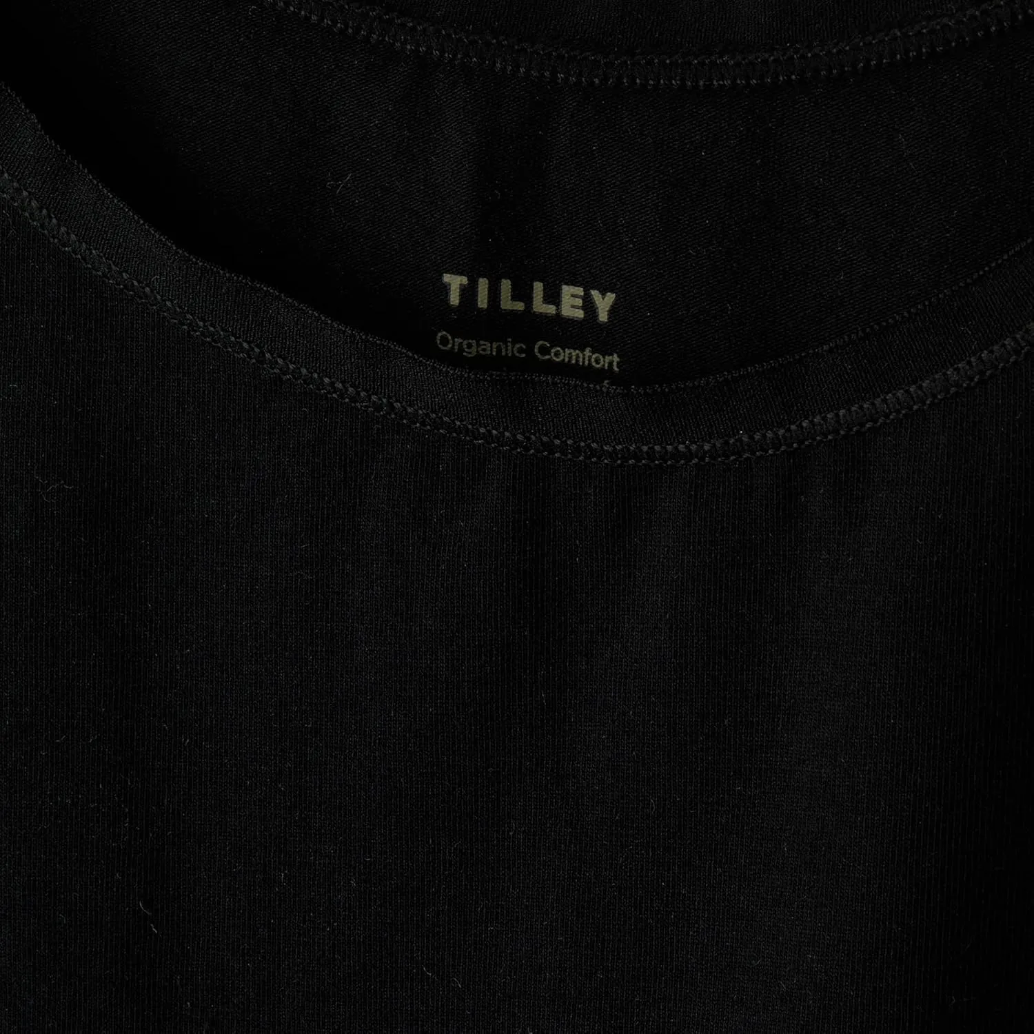Tilley Women's Organic Cotton Scoop Neck Tank Top – Lightweight Soft Sleeveless Shirt for Layering, Travel & Everyday Comfort