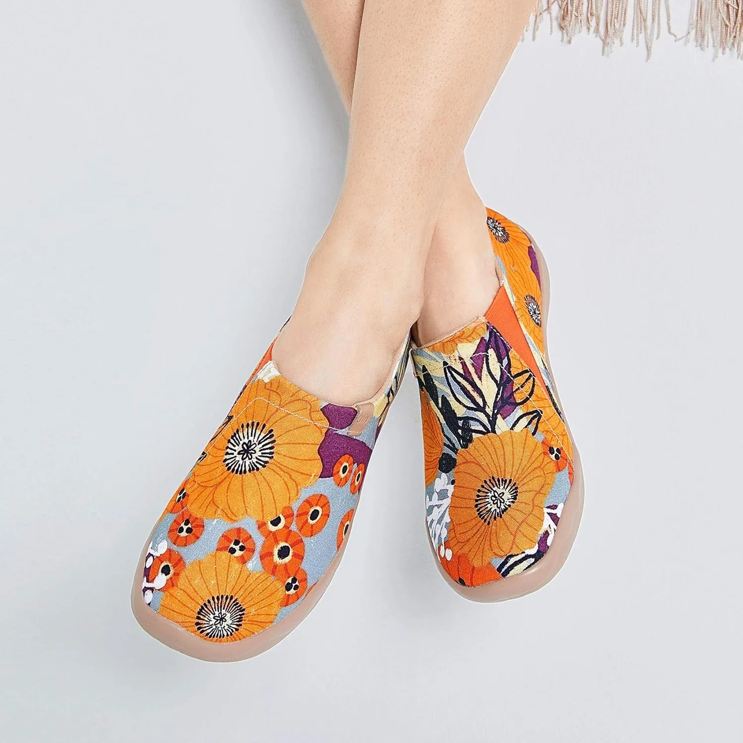 UIN Women's Artistic Slip-On Shoes Vibrant Floral Casual Loafers Lightweight Comfortable Travel Footwear