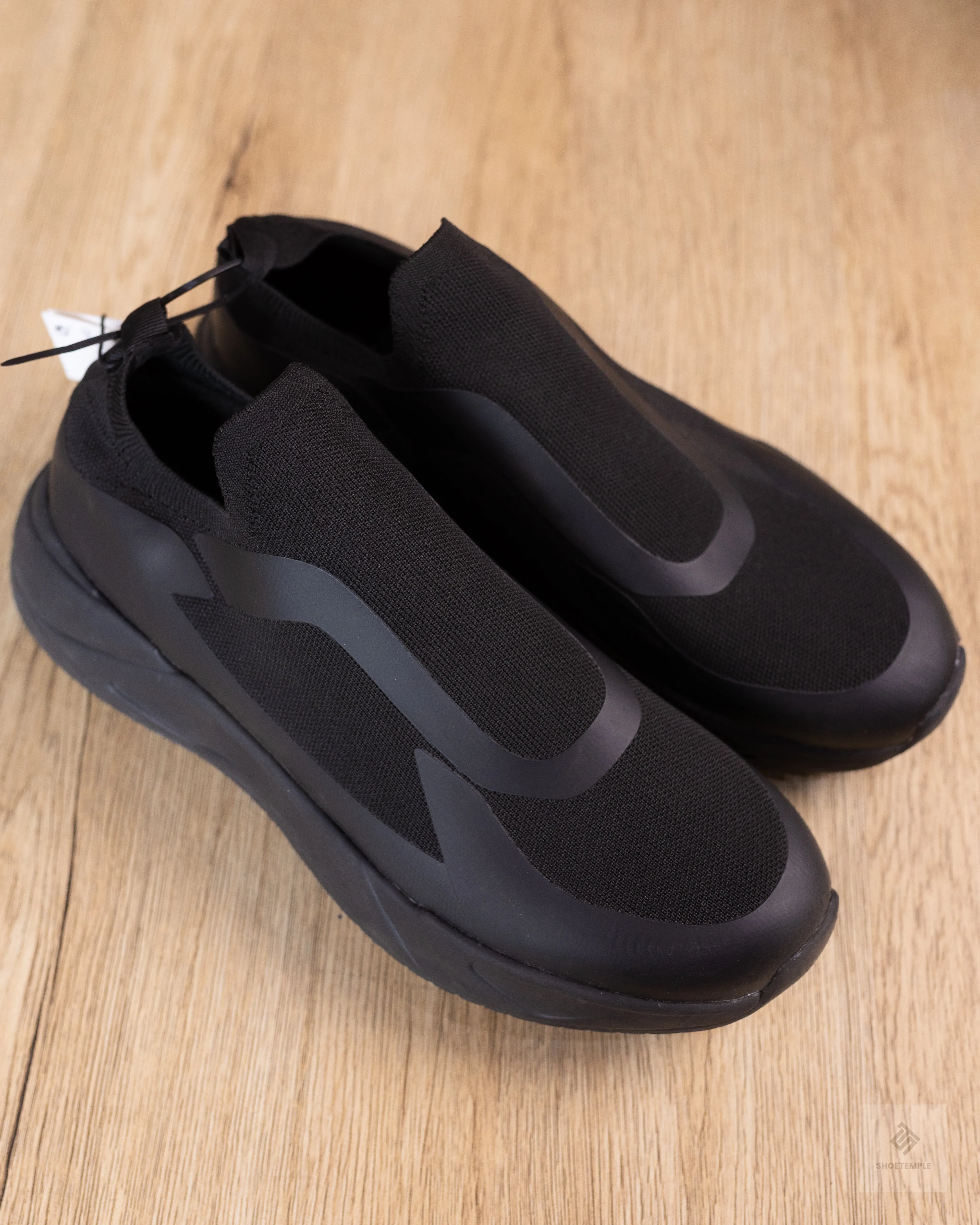 Zara All Black Sneaker