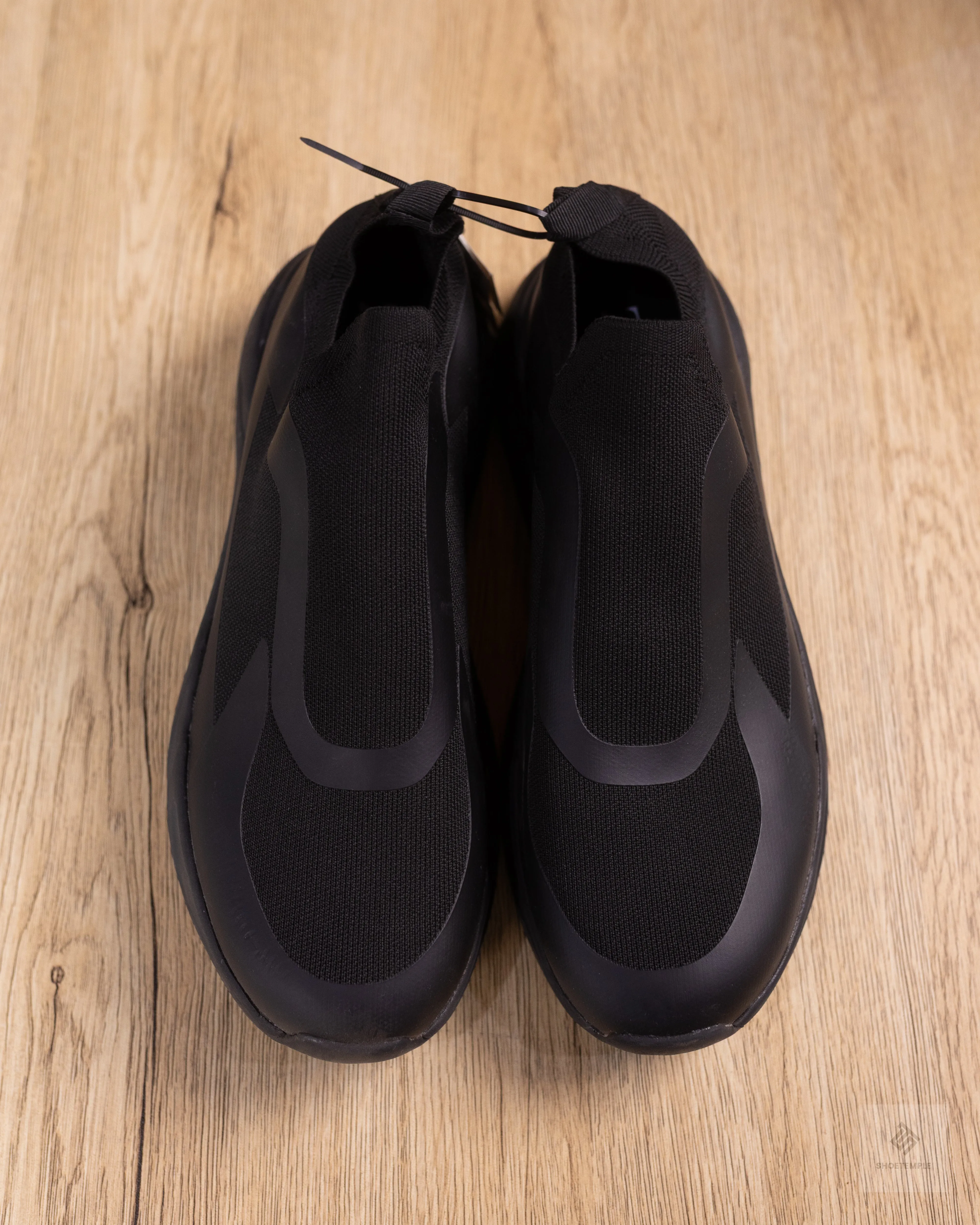 Zara All Black Sneaker